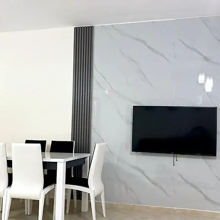 New Bazaar 2 Bed With Free Garage Apartment *