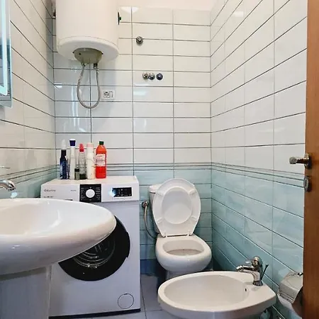 New Bazaar 2 Bed With Free Garage Apartment